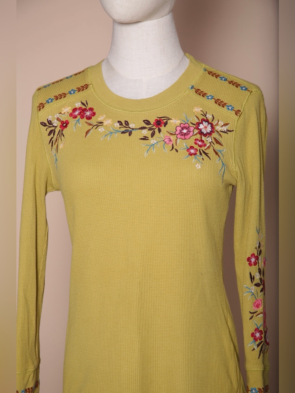 Sundance Embroidered Floral Thermal Top Mustard Petite XS - Picture 4 of 5